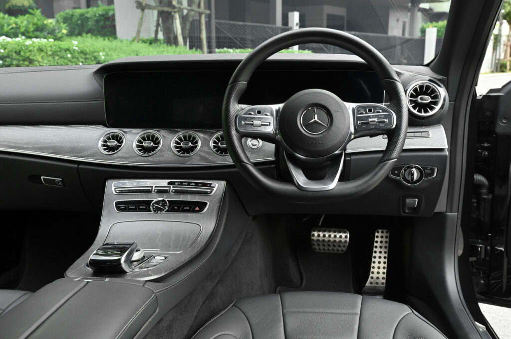 70,323 km Benz CLS 300d AMG Premium รถคุณหมอมือเดียว สวยมากสภาพดีเยี่ยม ประวัติศูนย์เบนซ์ทุกระยะครับ