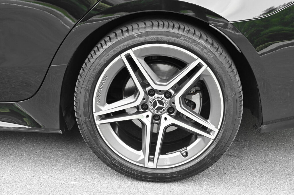 70,323 km Benz CLS 300d AMG Premium รถคุณหมอมือเดียว สวยมากสภาพดีเยี่ยม ประวัติศูนย์เบนซ์ทุกระยะครับ