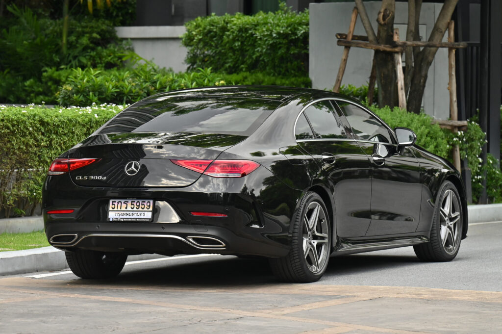 70,323 km Benz CLS 300d AMG Premium รถคุณหมอมือเดียว สวยมากสภาพดีเยี่ยม ประวัติศูนย์เบนซ์ทุกระยะครับ