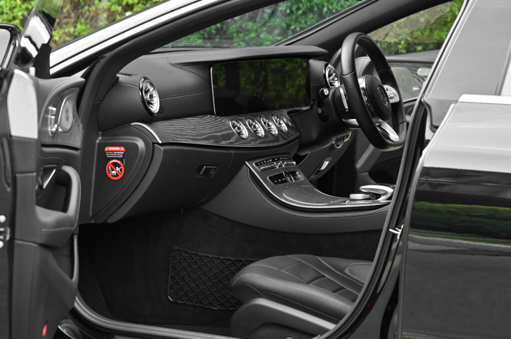 70,323 km Benz CLS 300d AMG Premium รถคุณหมอมือเดียว สวยมากสภาพดีเยี่ยม ประวัติศูนย์เบนซ์ทุกระยะครับ