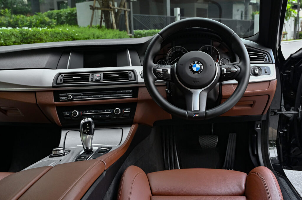 132,372 km BMW 520d M Sport F10 LCI ดีเซลฝาเล็ก B47 TwinPowerTurbo รถบ้านมือเดียวใช้งานน้อยสภาพดี