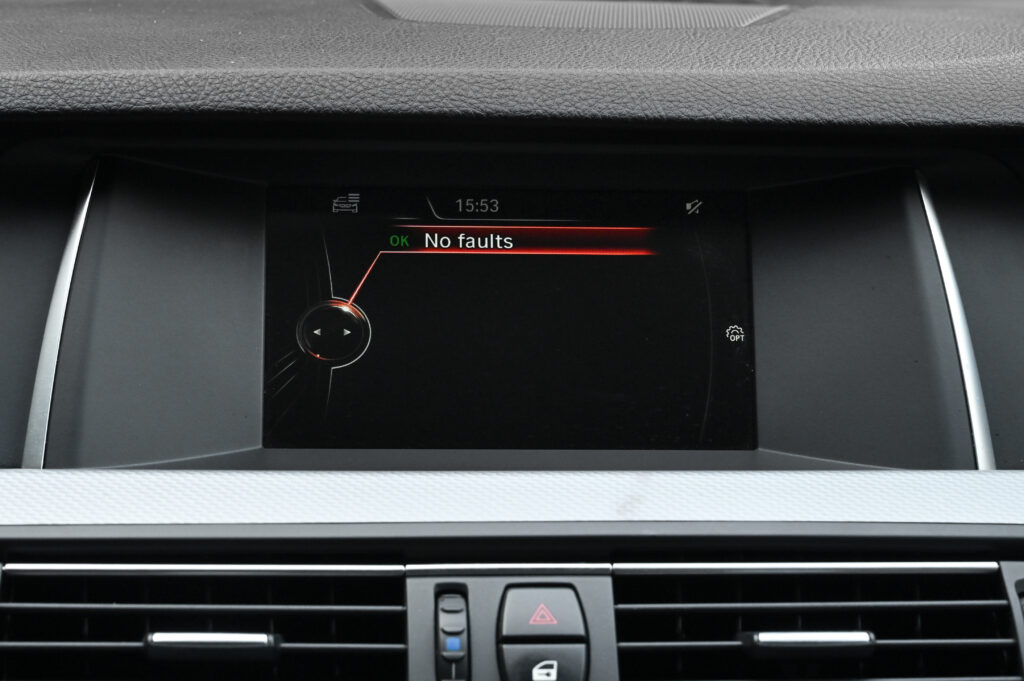 132,372 km BMW 520d M Sport F10 LCI ดีเซลฝาเล็ก B47 TwinPowerTurbo รถบ้านมือเดียวใช้งานน้อยสภาพดี