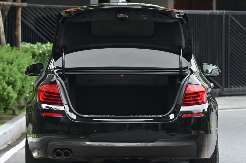 132,372 km BMW 520d M Sport F10 LCI ดีเซลฝาเล็ก B47 TwinPowerTurbo รถบ้านมือเดียวใช้งานน้อยสภาพดี