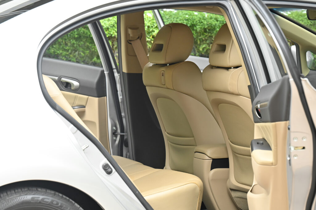 58,777 km Civic FD 1.8 E Minor Change รถบ้านมือเดียว ใช้งานน้อยมาก มีประวัติศูนย์ฮอนด้าทุกระยะครับ