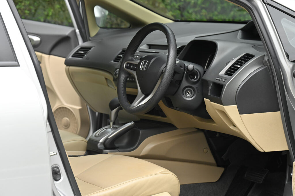 58,777 km Civic FD 1.8 E Minor Change รถบ้านมือเดียว ใช้งานน้อยมาก มีประวัติศูนย์ฮอนด้าทุกระยะครับ