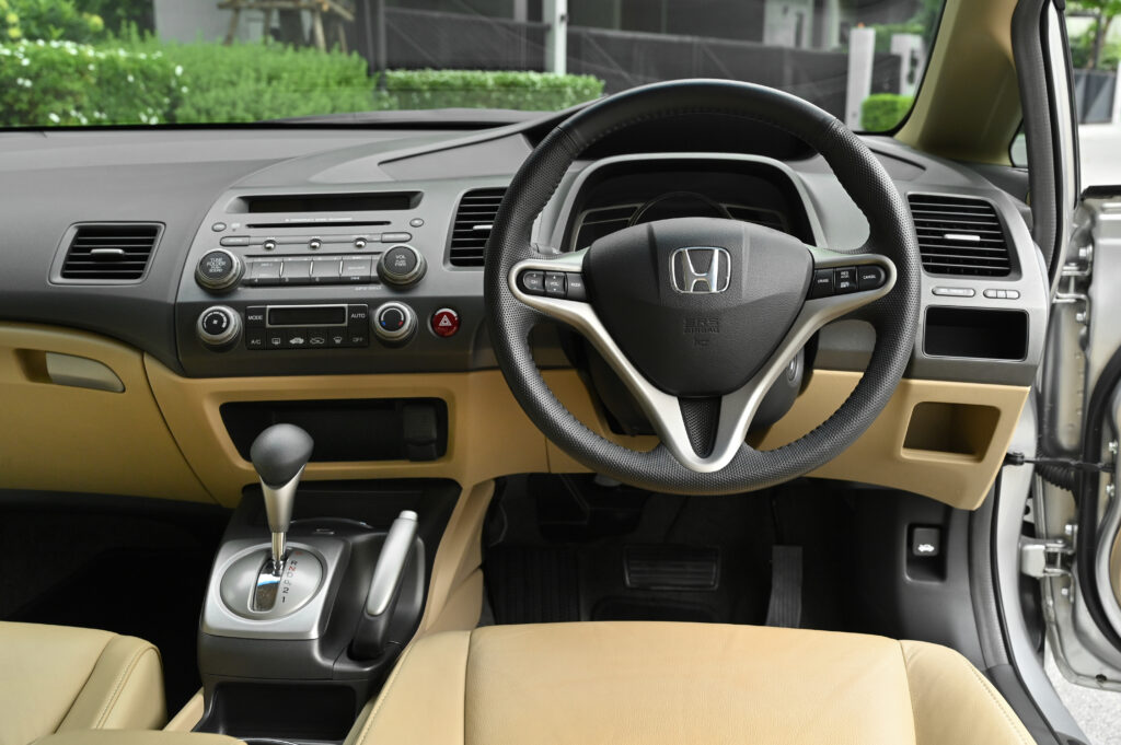 58,777 km Civic FD 1.8 E Minor Change รถบ้านมือเดียว ใช้งานน้อยมาก มีประวัติศูนย์ฮอนด้าทุกระยะครับ