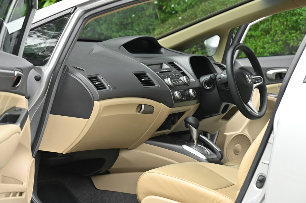 58,777 km Civic FD 1.8 E Minor Change รถบ้านมือเดียว ใช้งานน้อยมาก มีประวัติศูนย์ฮอนด้าทุกระยะครับ