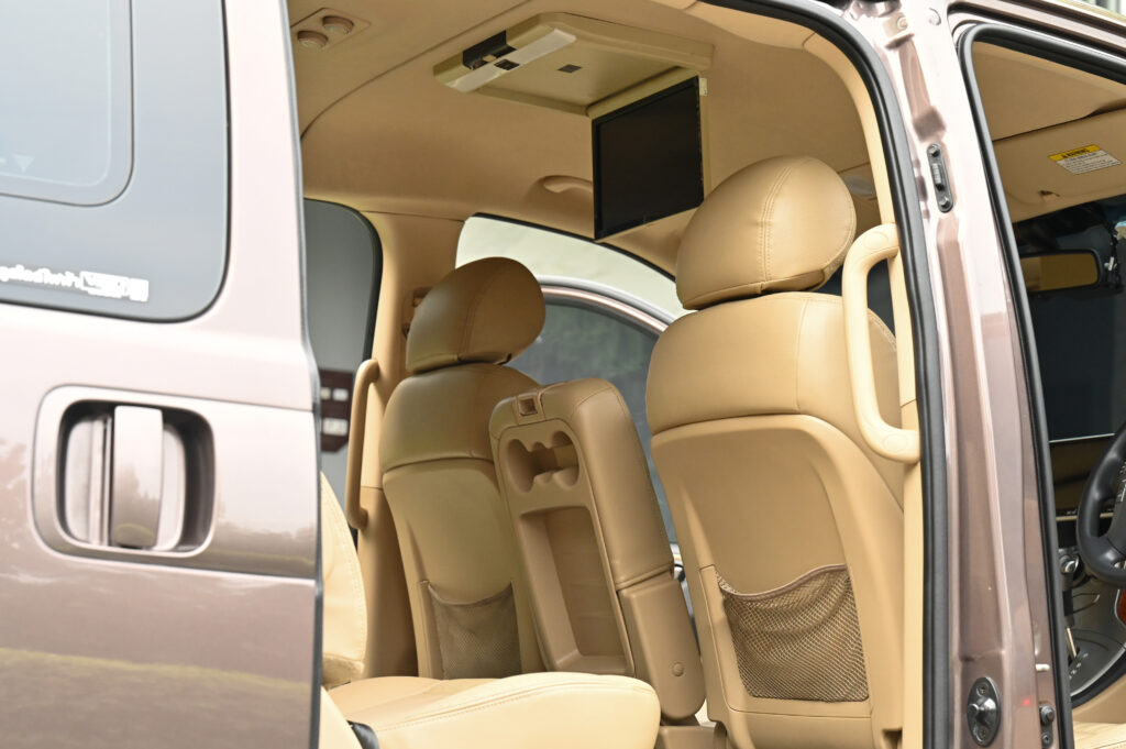 132,470 km Hyundai H-1 2.5 Deluxe มีประตูไฟฟ้าทั้ง 2 ด้าน เจ้าของเดียวซื้อเงินสด รถสวยสภาพดีมากครับ