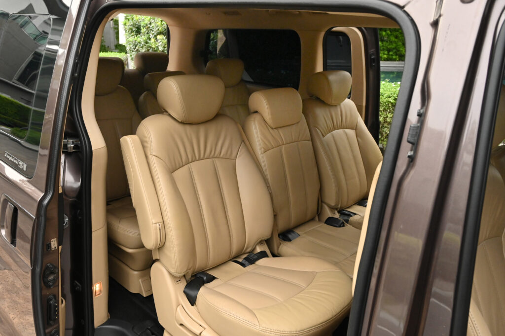 132,470 km Hyundai H-1 2.5 Deluxe มีประตูไฟฟ้าทั้ง 2 ด้าน เจ้าของเดียวซื้อเงินสด รถสวยสภาพดีมากครับ