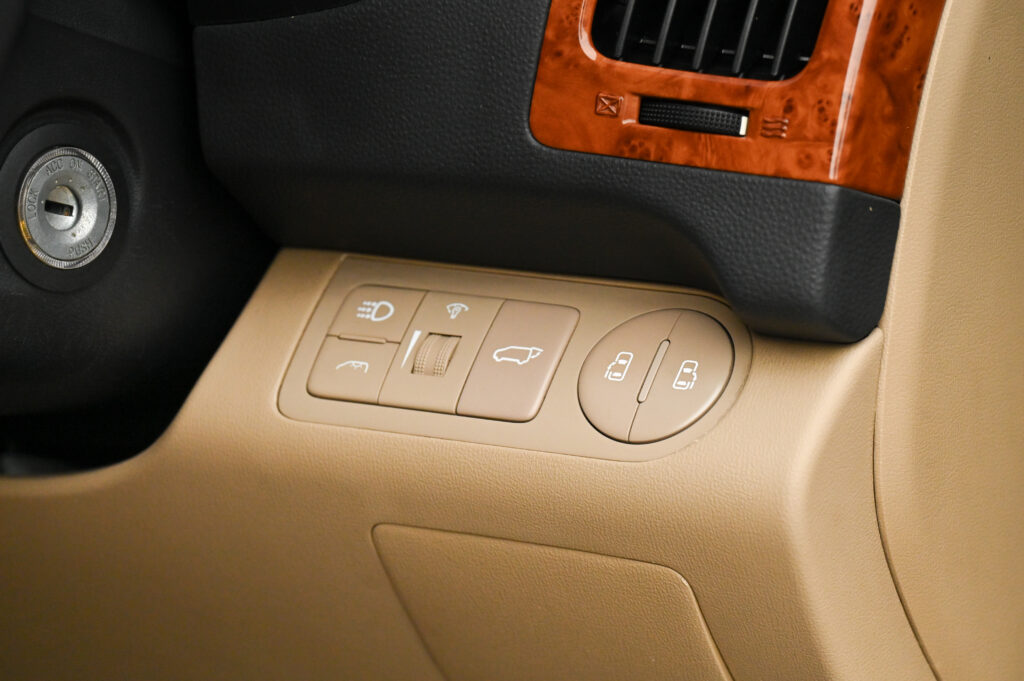 132,470 km Hyundai H-1 2.5 Deluxe มีประตูไฟฟ้าทั้ง 2 ด้าน เจ้าของเดียวซื้อเงินสด รถสวยสภาพดีมากครับ