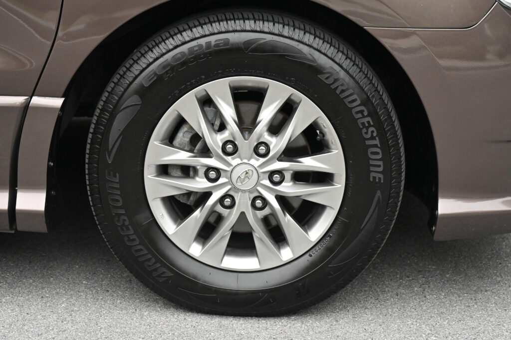 132,470 km Hyundai H-1 2.5 Deluxe มีประตูไฟฟ้าทั้ง 2 ด้าน เจ้าของเดียวซื้อเงินสด รถสวยสภาพดีมากครับ