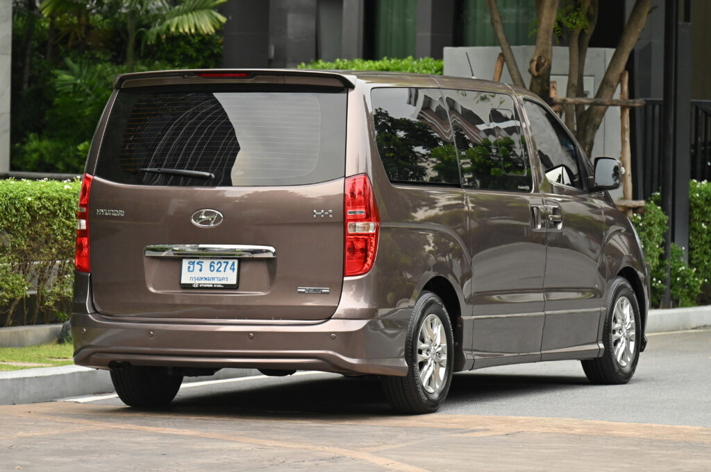 132,470 km Hyundai H-1 2.5 Deluxe มีประตูไฟฟ้าทั้ง 2 ด้าน เจ้าของเดียวซื้อเงินสด รถสวยสภาพดีมากครับ