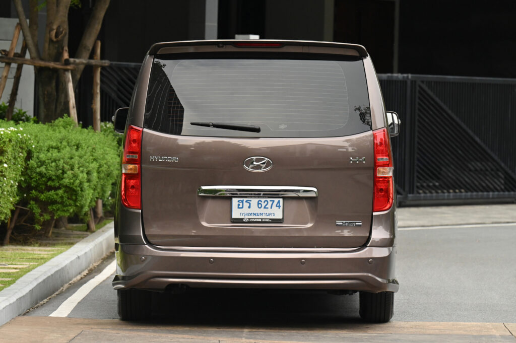 132,470 km Hyundai H-1 2.5 Deluxe มีประตูไฟฟ้าทั้ง 2 ด้าน เจ้าของเดียวซื้อเงินสด รถสวยสภาพดีมากครับ