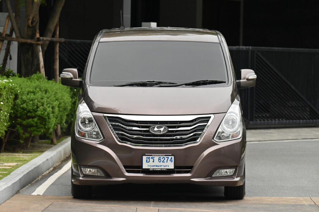 132,470 km Hyundai H-1 2.5 Deluxe มีประตูไฟฟ้าทั้ง 2 ด้าน เจ้าของเดียวซื้อเงินสด รถสวยสภาพดีมากครับ
