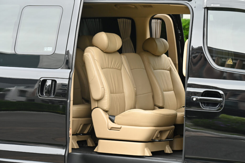 53,017 Km Hyundai H-1 Minor Change รถบ้านมือเดียวซื้อเงินสดเจ้าของลำดับที่ 1 ใช้งานน้อยสภาพดีมากครับ