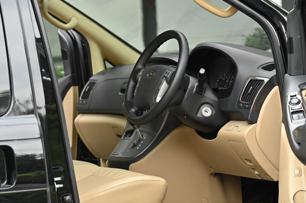 53,017 Km Hyundai H-1 Minor Change รถบ้านมือเดียวซื้อเงินสดเจ้าของลำดับที่ 1 ใช้งานน้อยสภาพดีมากครับ