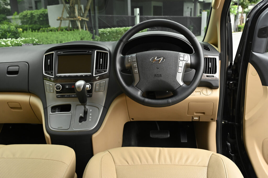 53,017 Km Hyundai H-1 Minor Change รถบ้านมือเดียวซื้อเงินสดเจ้าของลำดับที่ 1 ใช้งานน้อยสภาพดีมากครับ