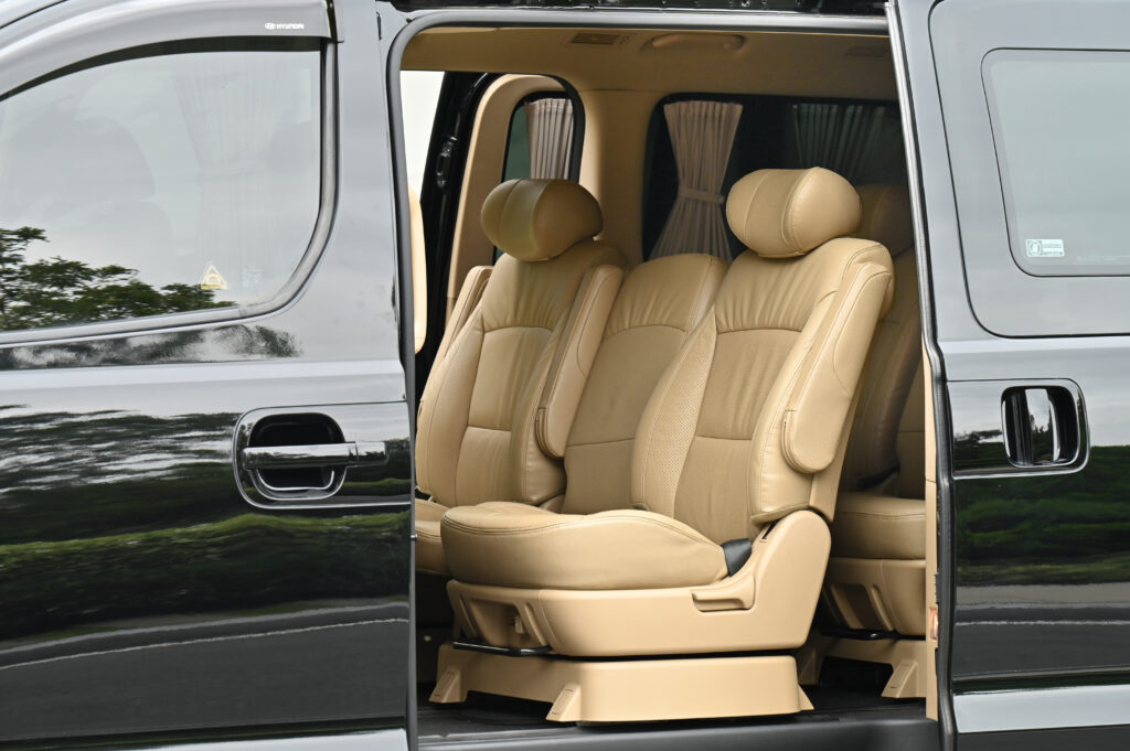 53,017 Km Hyundai H-1 Minor Change รถบ้านมือเดียวซื้อเงินสดเจ้าของลำดับที่ 1 ใช้งานน้อยสภาพดีมากครับ