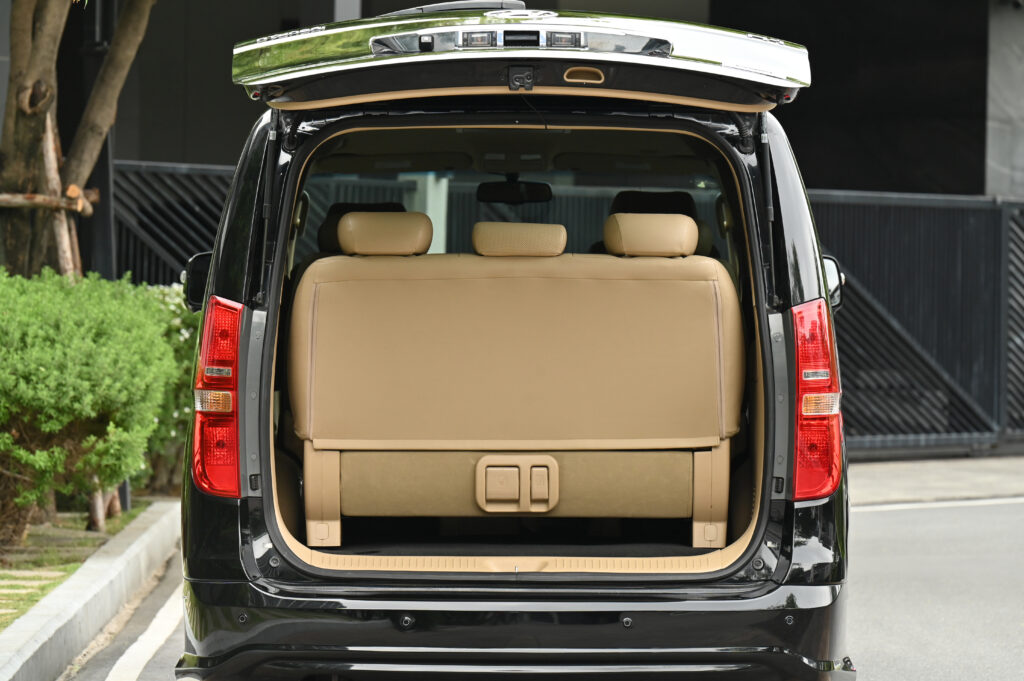 53,017 Km Hyundai H-1 Minor Change รถบ้านมือเดียวซื้อเงินสดเจ้าของลำดับที่ 1 ใช้งานน้อยสภาพดีมากครับ