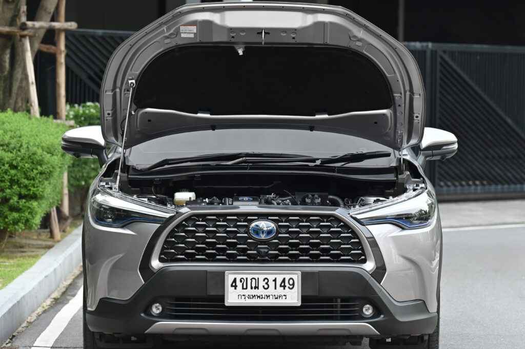 6,874 km Corolla CROSS 1.8 Hybrid Premium Safety เจ้าของชาวแคนนาดาใช้น้อยมาก สภาพเหมือนรถป้ายแดงครับ