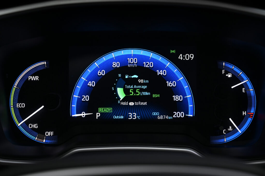 6,874 km Corolla CROSS 1.8 Hybrid Premium Safety เจ้าของชาวแคนนาดาใช้น้อยมาก สภาพเหมือนรถป้ายแดงครับ