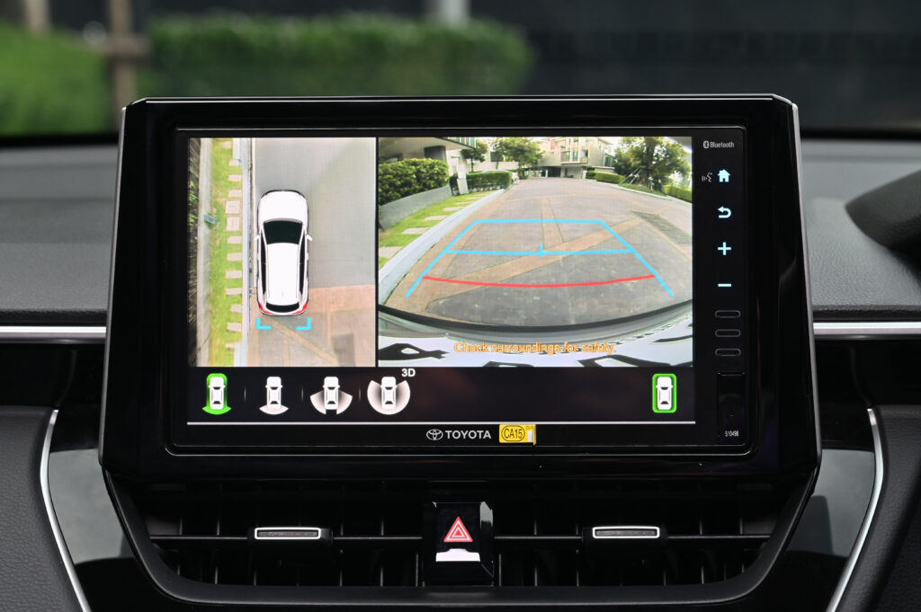 6,874 km Corolla CROSS 1.8 Hybrid Premium Safety เจ้าของชาวแคนนาดาใช้น้อยมาก สภาพเหมือนรถป้ายแดงครับ