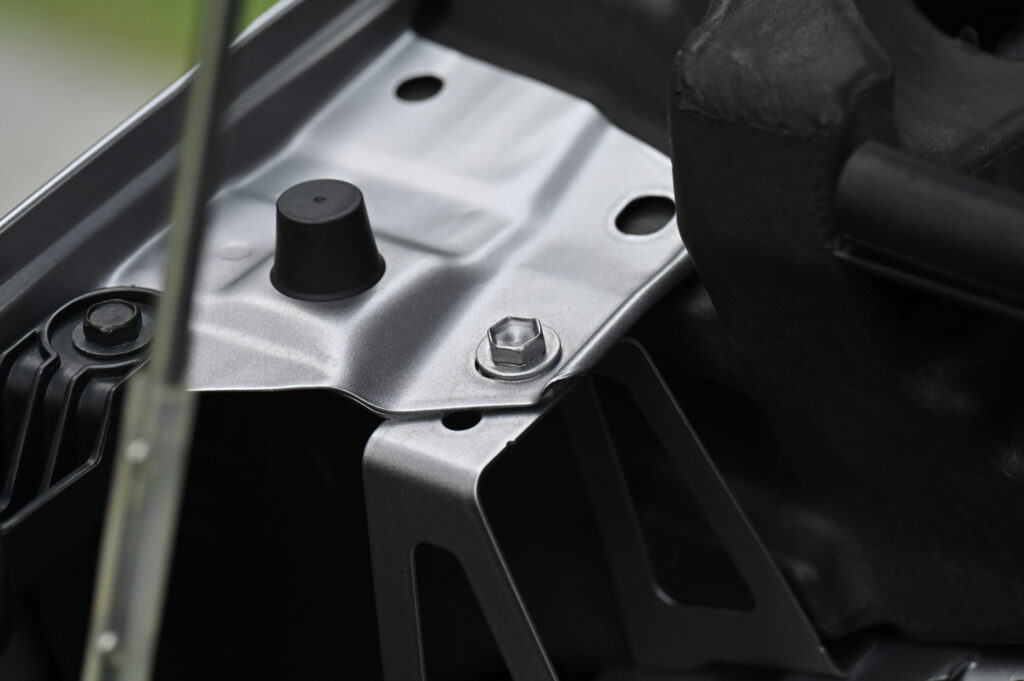 6,874 km Corolla CROSS 1.8 Hybrid Premium Safety เจ้าของชาวแคนนาดาใช้น้อยมาก สภาพเหมือนรถป้ายแดงครับ