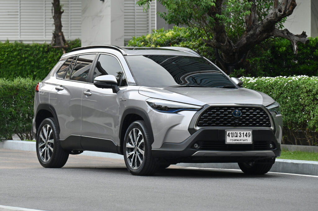 6,874 km Corolla CROSS 1.8 Hybrid Premium Safety เจ้าของชาวแคนนาดาใช้น้อยมาก สภาพเหมือนรถป้ายแดงครับ