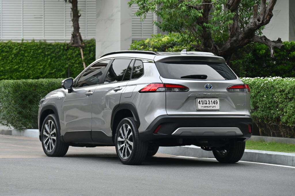 6,874 km Corolla CROSS 1.8 Hybrid Premium Safety เจ้าของชาวแคนนาดาใช้น้อยมาก สภาพเหมือนรถป้ายแดงครับ