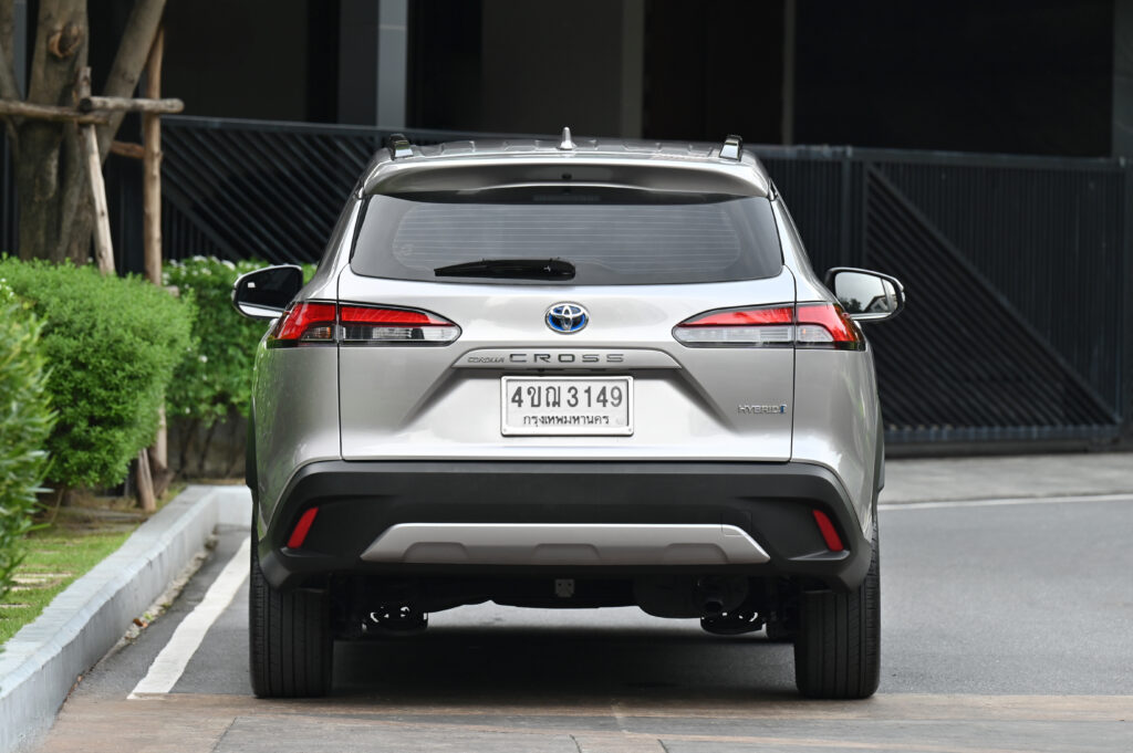 6,874 km Corolla CROSS 1.8 Hybrid Premium Safety เจ้าของชาวแคนนาดาใช้น้อยมาก สภาพเหมือนรถป้ายแดงครับ