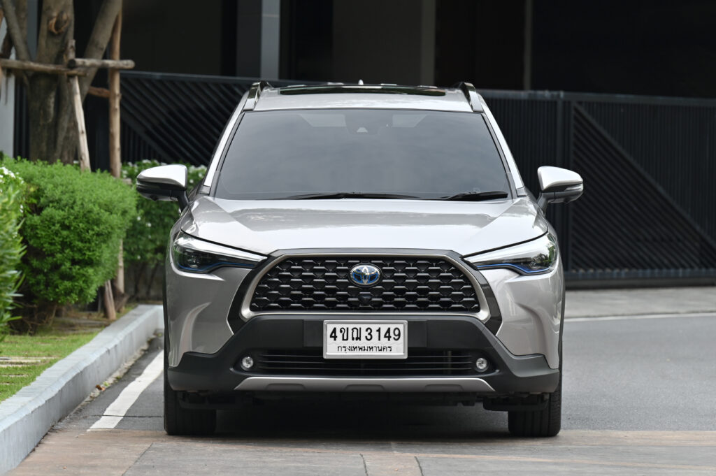 6,874 km Corolla CROSS 1.8 Hybrid Premium Safety เจ้าของชาวแคนนาดาใช้น้อยมาก สภาพเหมือนรถป้ายแดงครับ