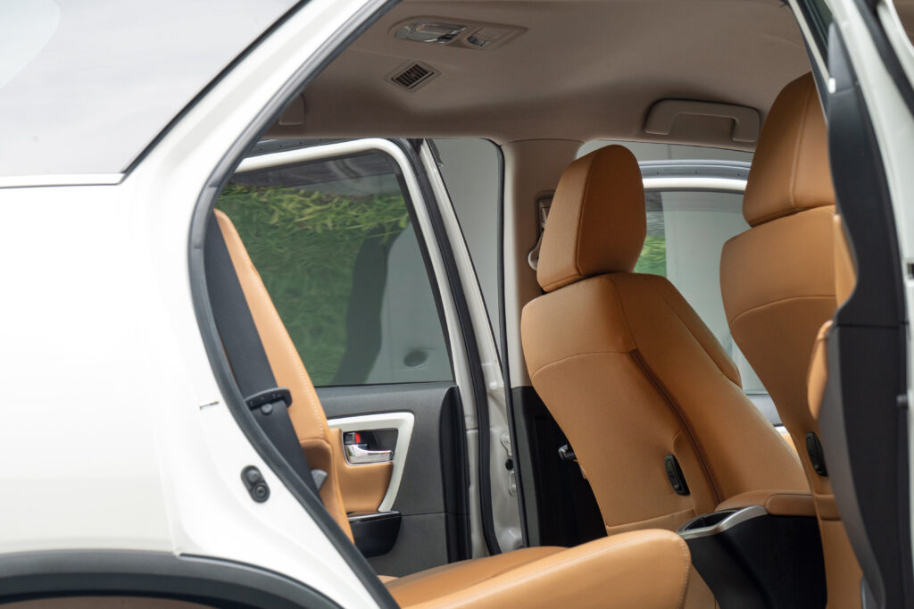 44,115 km Fortuner 2.8V 4WD รถบ้านใช้งานน้อยมากสภาพดี มีประวัติศูนย์โตโยต้าตามระยะครับ