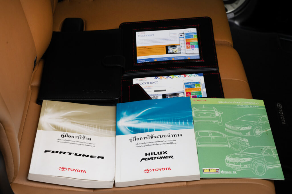 44,115 km Fortuner 2.8V 4WD รถบ้านใช้งานน้อยมากสภาพดี มีประวัติศูนย์โตโยต้าตามระยะครับ