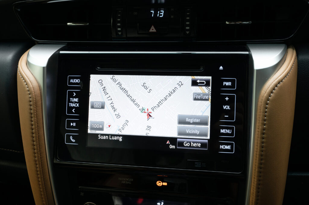 44,115 km Fortuner 2.8V 4WD รถบ้านใช้งานน้อยมากสภาพดี มีประวัติศูนย์โตโยต้าตามระยะครับ