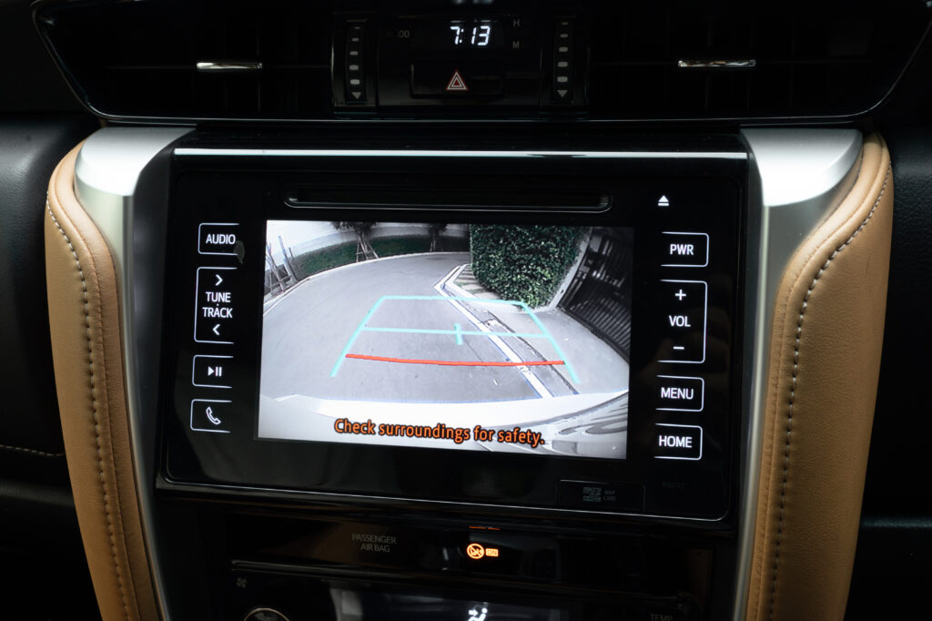 44,115 km Fortuner 2.8V 4WD รถบ้านใช้งานน้อยมากสภาพดี มีประวัติศูนย์โตโยต้าตามระยะครับ