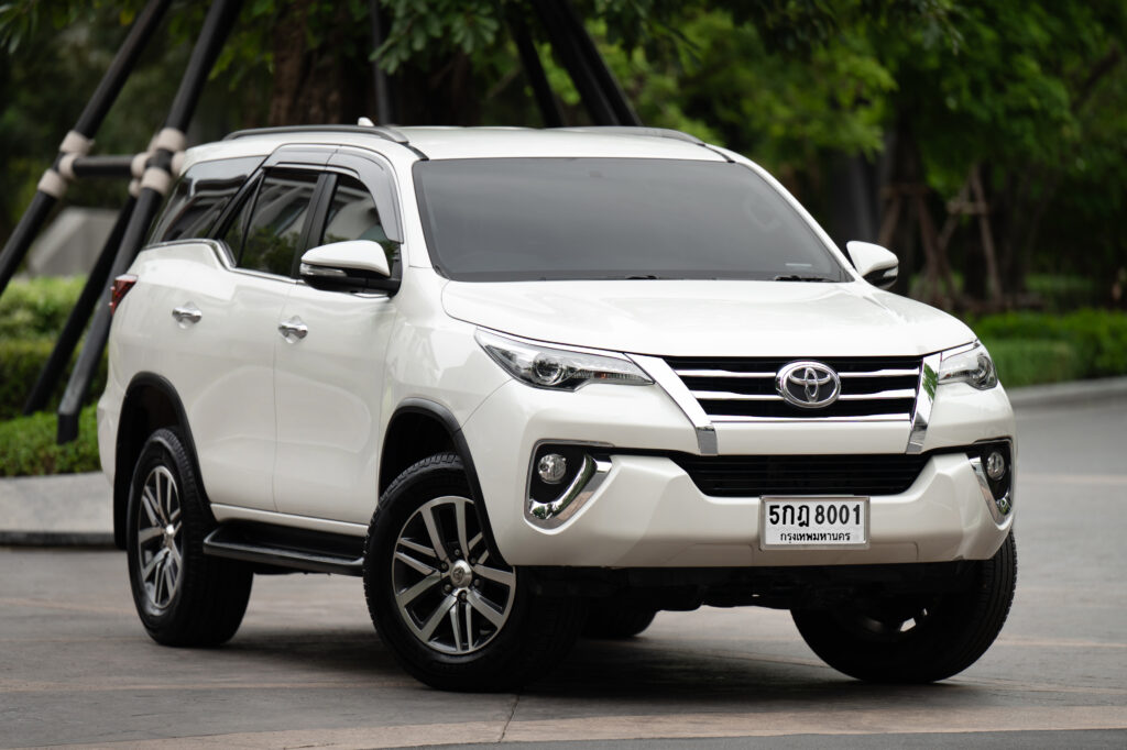 44,115 km Fortuner 2.8V 4WD รถบ้านใช้งานน้อยมากสภาพดี มีประวัติศูนย์โตโยต้าตามระยะครับ