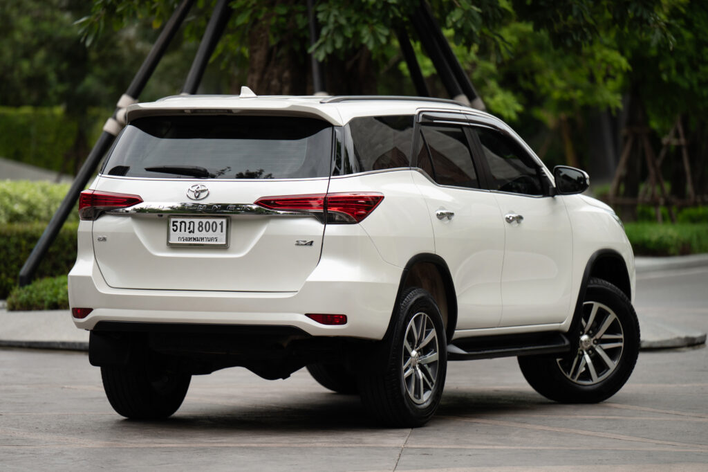 44,115 km Fortuner 2.8V 4WD รถบ้านใช้งานน้อยมากสภาพดี มีประวัติศูนย์โตโยต้าตามระยะครับ