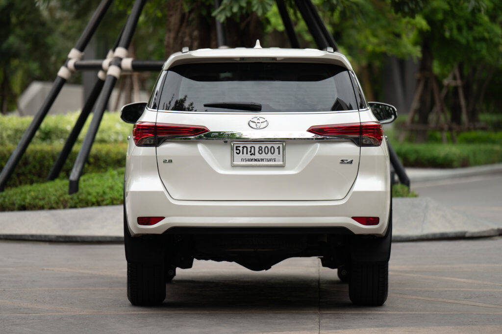 44,115 km Fortuner 2.8V 4WD รถบ้านใช้งานน้อยมากสภาพดี มีประวัติศูนย์โตโยต้าตามระยะครับ