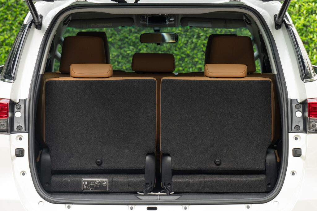 44,115 km Fortuner 2.8V 4WD รถบ้านใช้งานน้อยมากสภาพดี มีประวัติศูนย์โตโยต้าตามระยะครับ