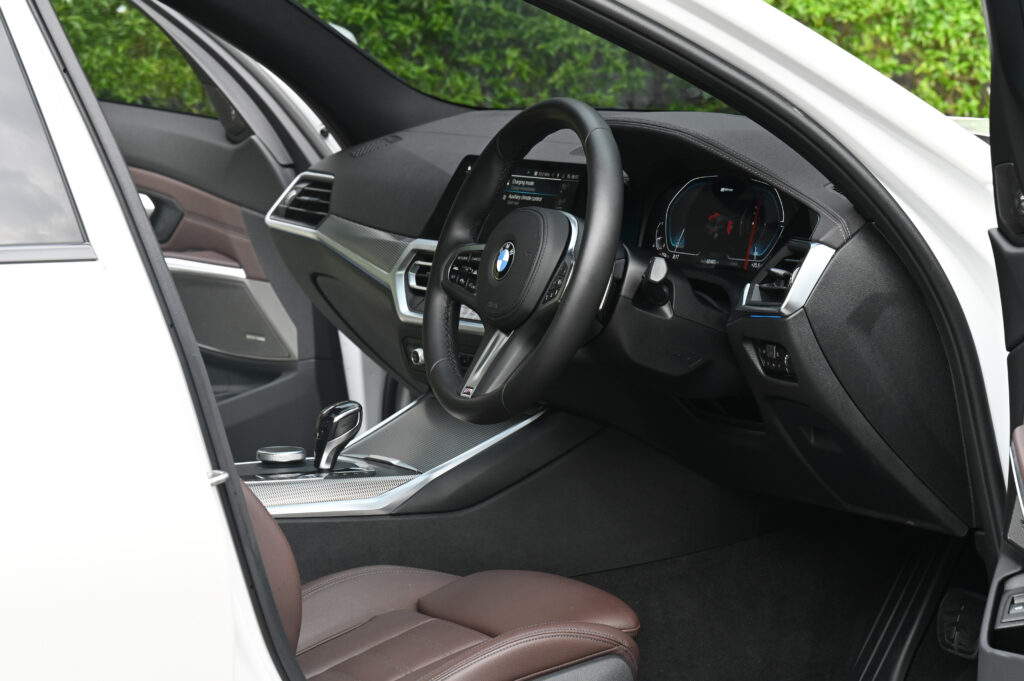 60,483 km BMW 330e M Sport G20 MY2021 เพิ่ม Adaptive Cruise Control Stop & Go รถบ้านมือเดียวสภาพดี