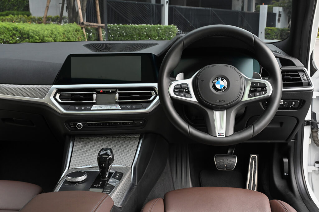 60,483 km BMW 330e M Sport G20 MY2021 เพิ่ม Adaptive Cruise Control Stop & Go รถบ้านมือเดียวสภาพดี