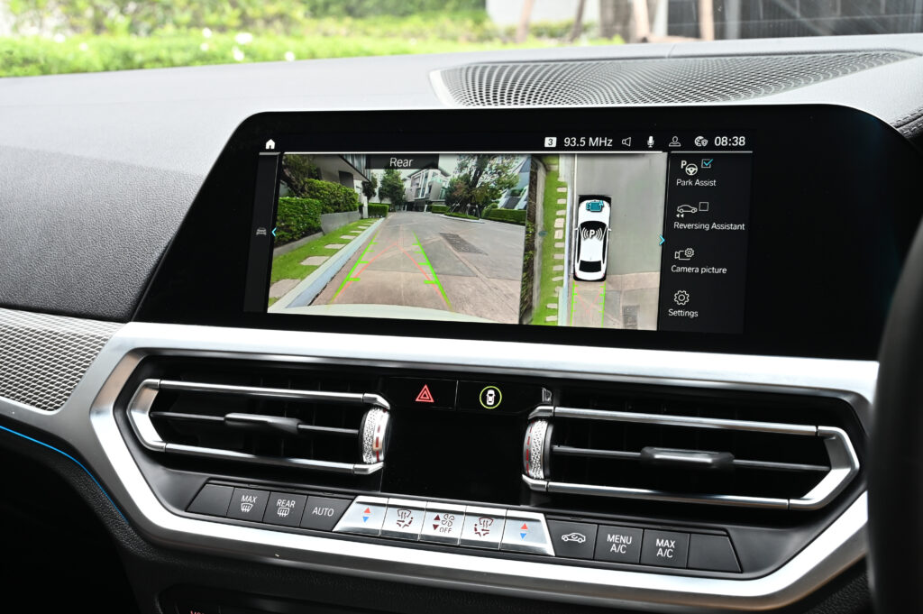 60,483 km BMW 330e M Sport G20 MY2021 เพิ่ม Adaptive Cruise Control Stop & Go รถบ้านมือเดียวสภาพดี