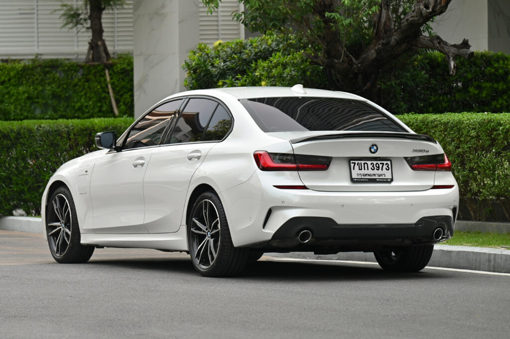 60,483 km BMW 330e M Sport G20 MY2021 เพิ่ม Adaptive Cruise Control Stop & Go รถบ้านมือเดียวสภาพดี