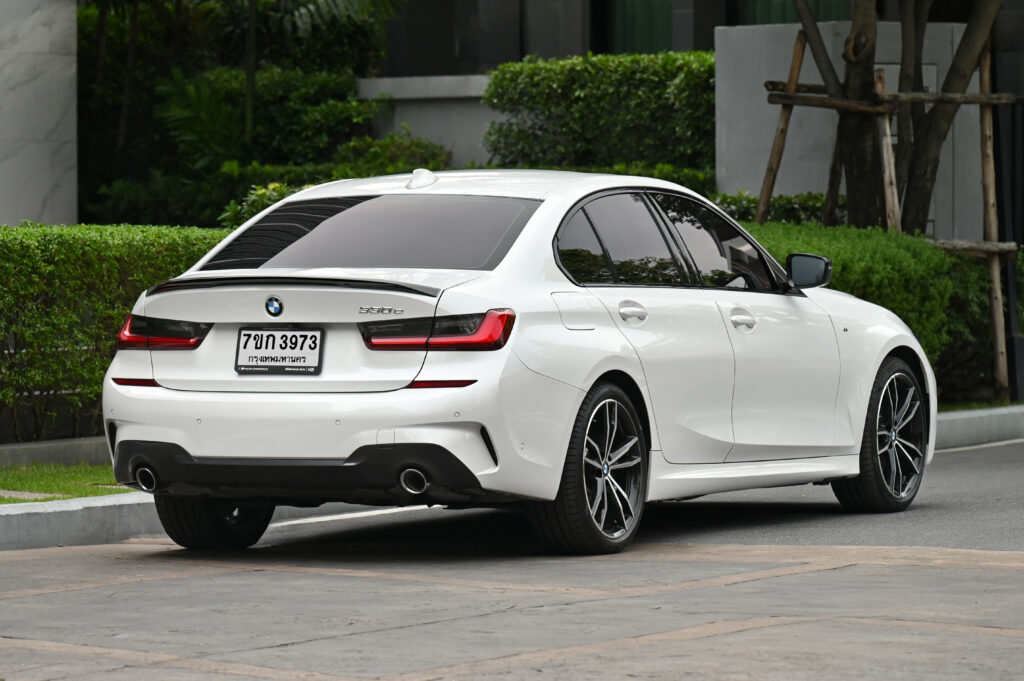 60,483 km BMW 330e M Sport G20 MY2021 เพิ่ม Adaptive Cruise Control Stop & Go รถบ้านมือเดียวสภาพดี
