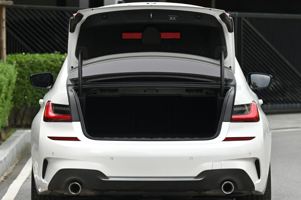 60,483 km BMW 330e M Sport G20 MY2021 เพิ่ม Adaptive Cruise Control Stop & Go รถบ้านมือเดียวสภาพดี