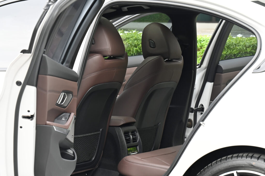 60,483 km BMW 330e M Sport G20 MY2021 เพิ่ม Adaptive Cruise Control Stop & Go รถบ้านมือเดียวสภาพดี