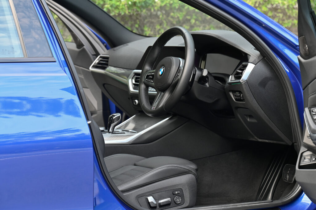 BMW 330e M Sport สีพิเศษ น้ำเงิน Portimao Blue สวยมาก Warranty ถึงปี 2026 รถบ้านมือเดียวสภาพดีเยี่ยม