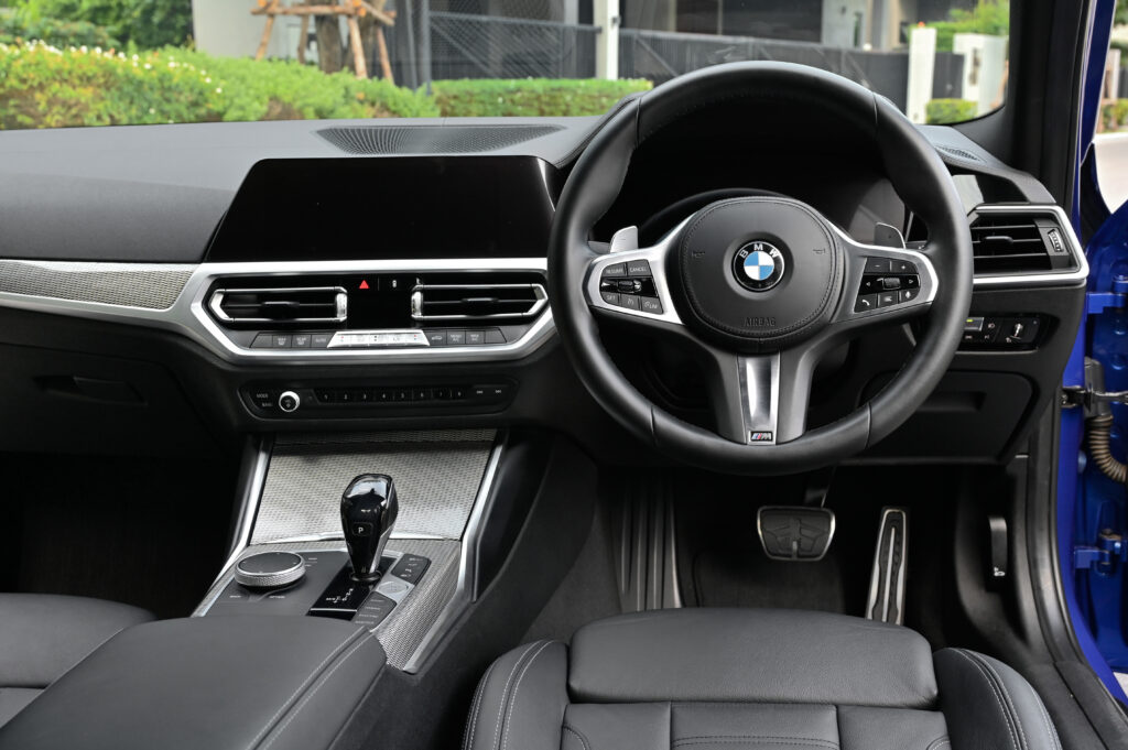 BMW 330e M Sport สีพิเศษ น้ำเงิน Portimao Blue สวยมาก Warranty ถึงปี 2026 รถบ้านมือเดียวสภาพดีเยี่ยม