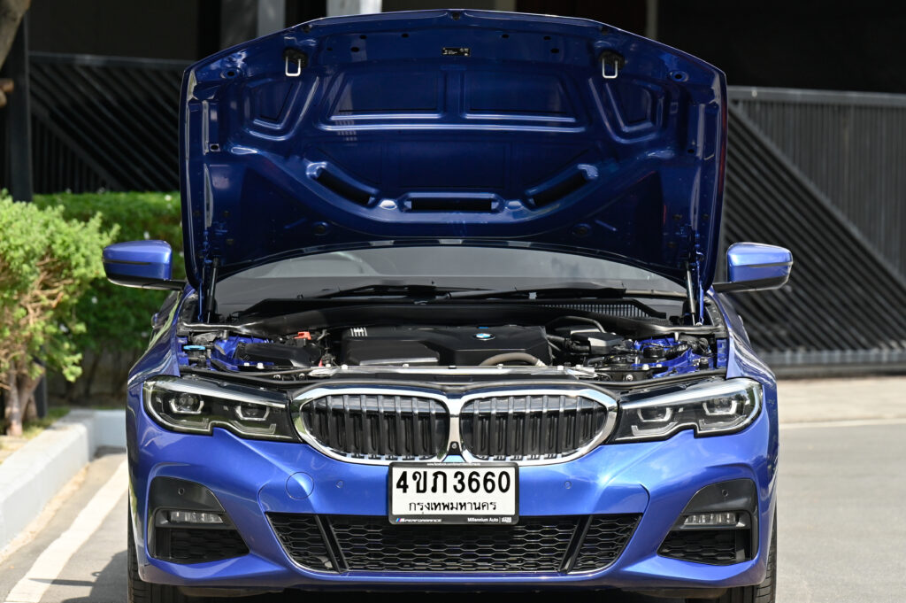 BMW 330e M Sport สีพิเศษ น้ำเงิน Portimao Blue สวยมาก Warranty ถึงปี 2026 รถบ้านมือเดียวสภาพดีเยี่ยม