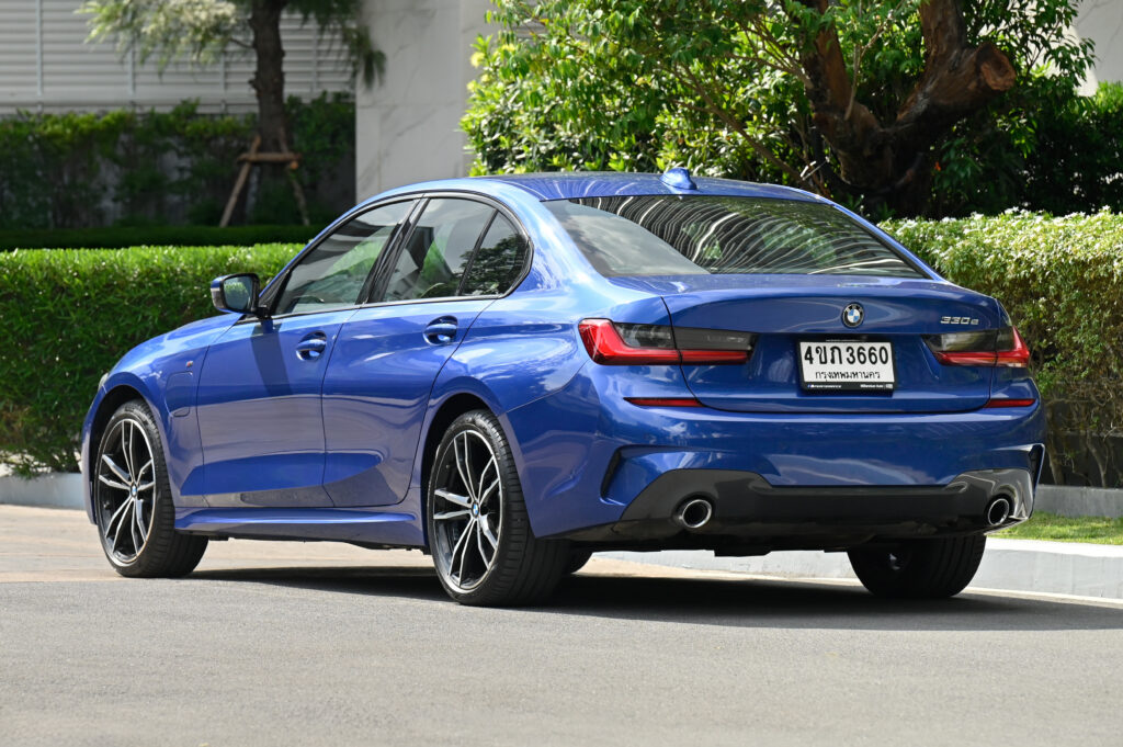 BMW 330e M Sport สีพิเศษ น้ำเงิน Portimao Blue สวยมาก Warranty ถึงปี 2026 รถบ้านมือเดียวสภาพดีเยี่ยม